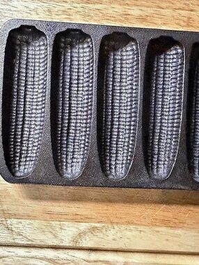 Lodge Cast Iron 5-Stick Cornstick Pan